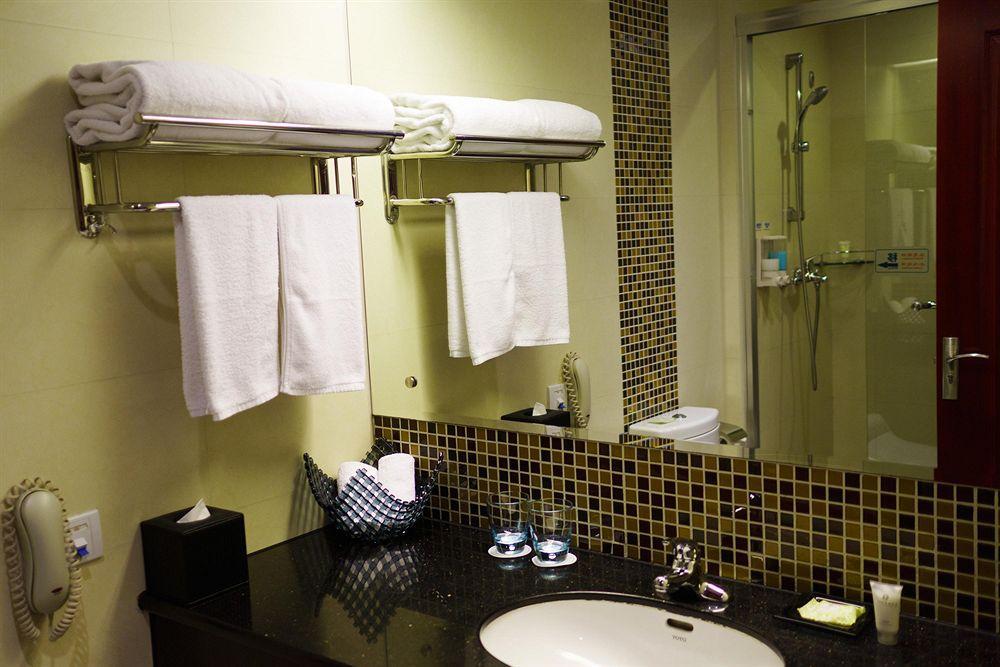 Shanghai Southern Airlines Pearl Hotel Екстериор снимка