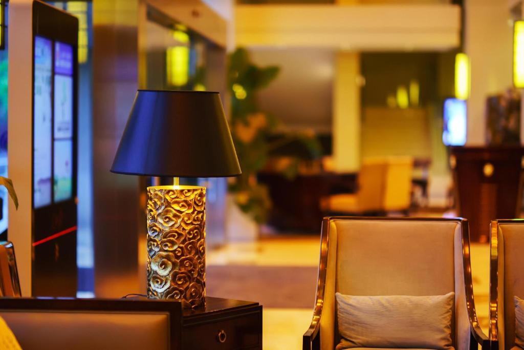 Shanghai Southern Airlines Pearl Hotel Екстериор снимка